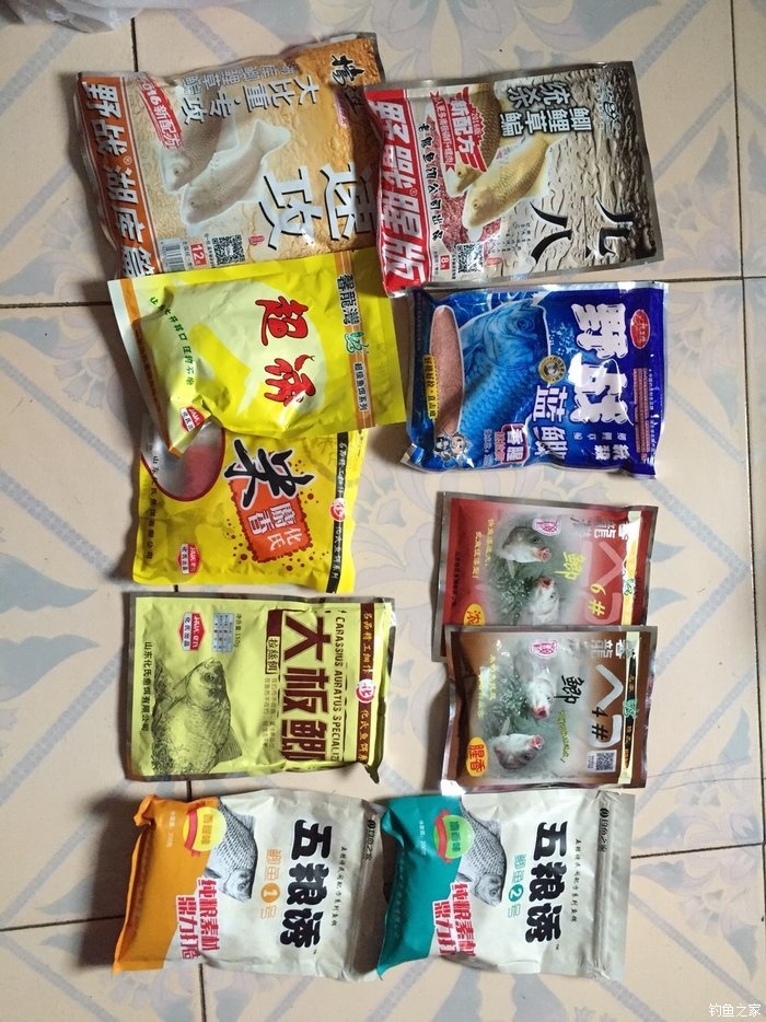 小弟新手现在有这些饵料请教下怎么搭配主钓鲫鱼顺带钓点鲤鱼之类的