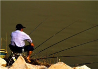 在江河垂钓应该如何选择渔具与饵料（下）
