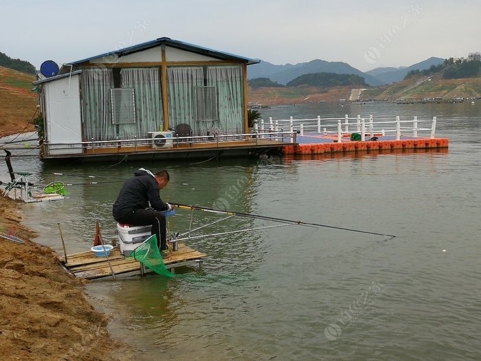 万峰湖钓鱼棚图片