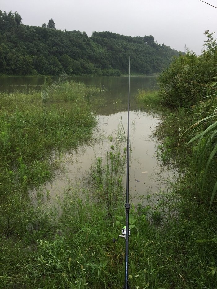 新津滴水岩水库钓鱼图片