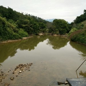 日月湖半路河